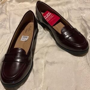Women’s Payless Dexflex ComfortGeneva Loafers in Cordovan ( Burgundy)Size 10 NWT